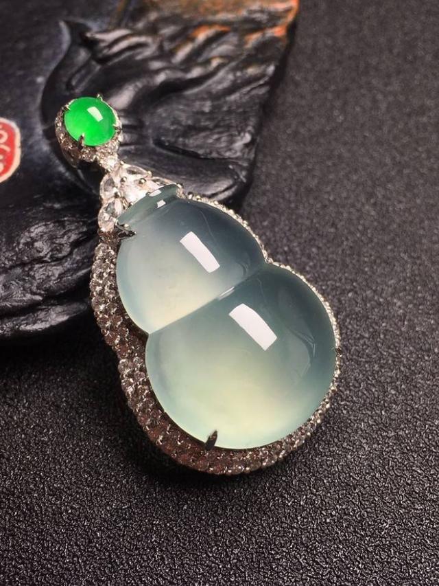 从备受瞩目到遭人嫌弃，经历高开低走后，白色翡翠终于再次逆袭！  第32张