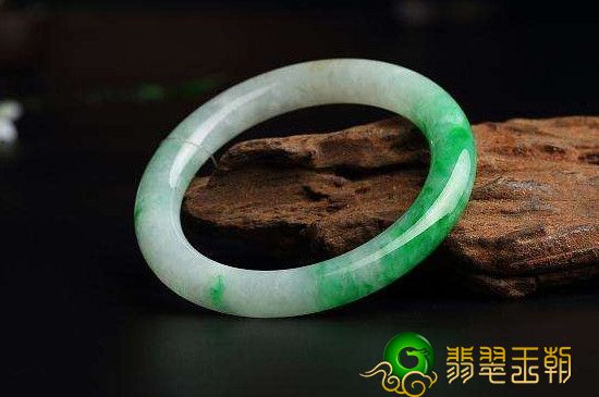 翡翠鉴定 郑州教您如何鉴定翡翠真假 如何分辨翡翠玉真假   第2张