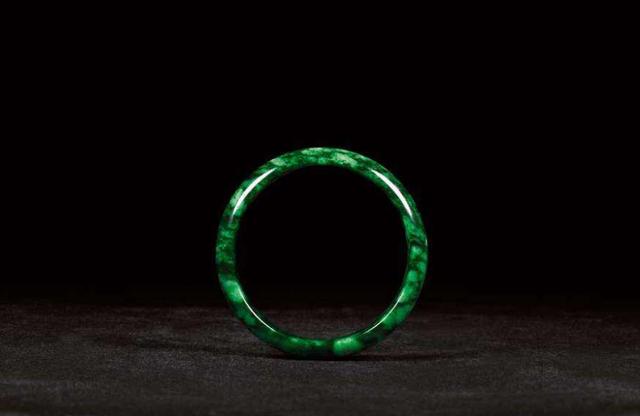 翡翠以绿为贵，你都知道怎么分辨吗？  第13张