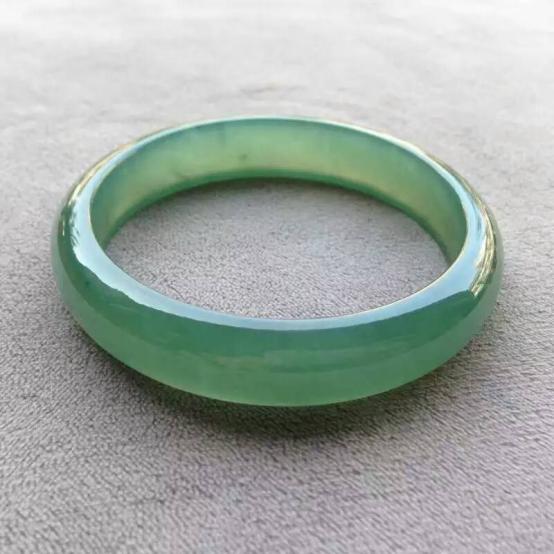 冰种翡翠会大降价吗？来了解一下  第2张