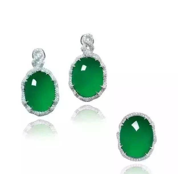 列举2018年翡翠拍卖行情，对比看看你手中的翡翠价值几何  第6张