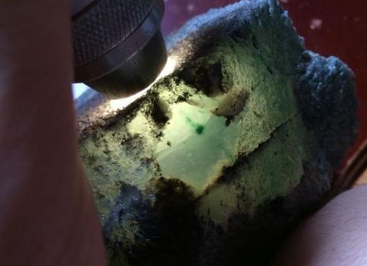 如何保养翡翠糯冰种翡翠切涨不容易，却可以靠手镯芯大涨一次！  第1张