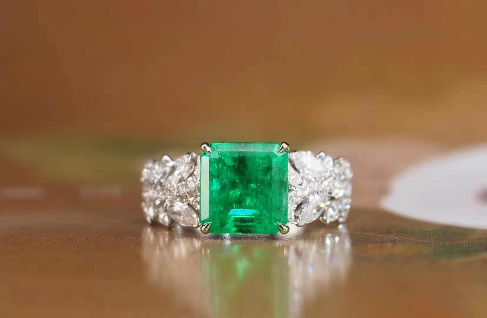 中国最大的玉器批发市场在哪里彩色宝石中祖母绿占据怎样的位置？  第1张