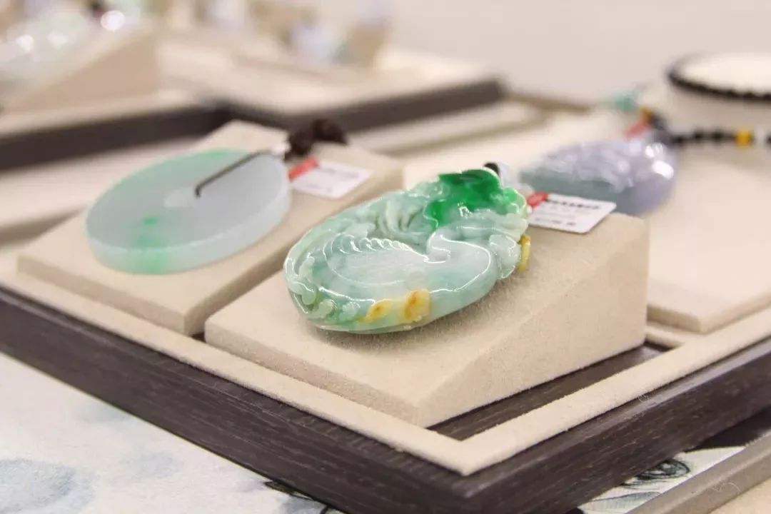 是不是所有的A货翡翠都很贵？几百元的翡翠能买吗？  第17张