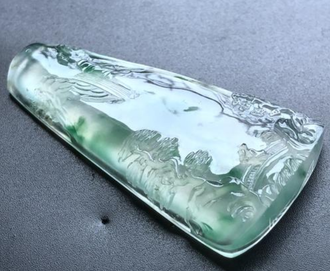 翡翠手镯通常为什么大家都不敢投资翡翠？价格跨度大，评估难度大，款式变化大  第1张