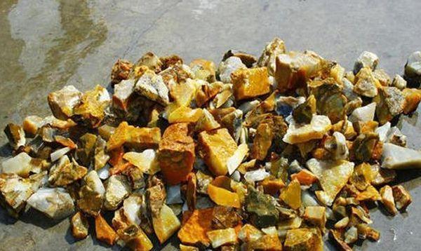 老油青翡翠市场价因改名身价暴涨的玉石，今白送都没人要？  第2张