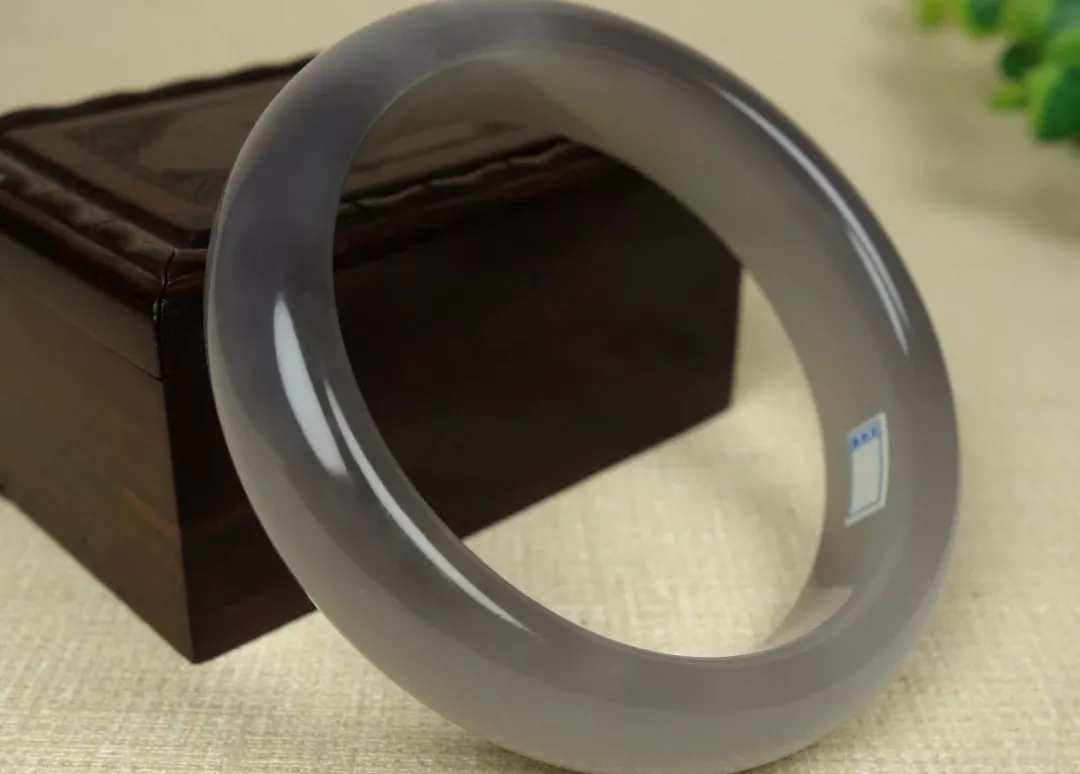 冰乌鸡种翡翠值钱吗盘点玉石市场这十年得变化  第3张