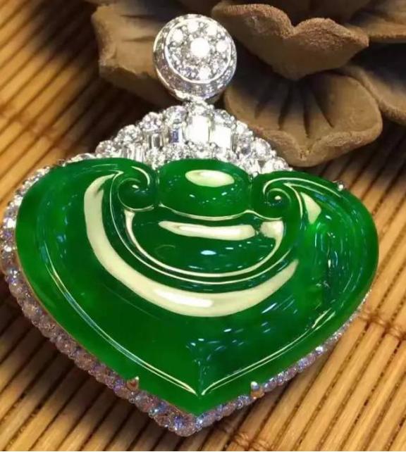 翡翠涨的比房价还快！十几年前1000块买的翡翠，如今翻了2000倍  第9张