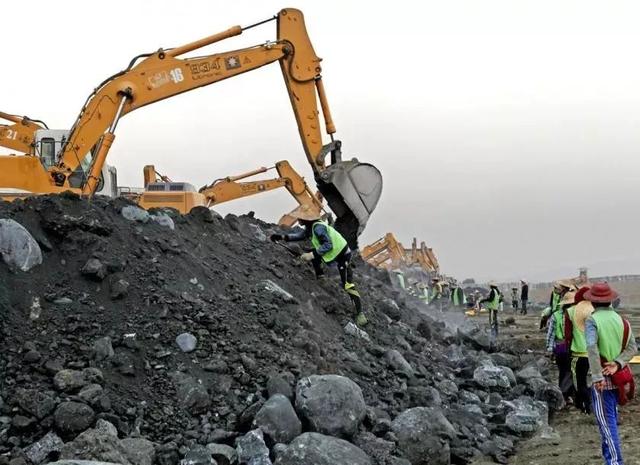 翡翠手镯真实故事欧美珠宝公司暂停采购缅甸珠宝，是行情冷淡？还是供不应求？  第1张