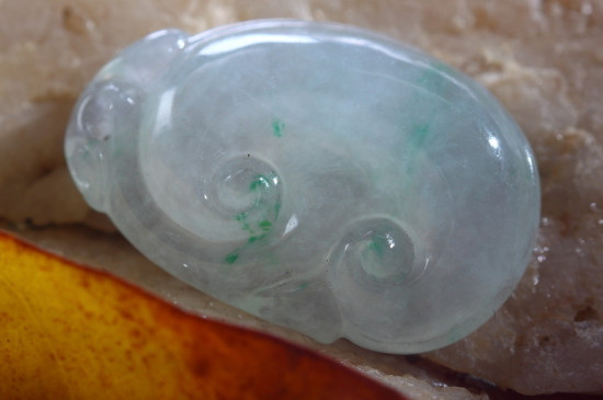 白玻璃种翡翠手镯女人经期戴玉如意好吗，女戴玉如意的影响   第2张