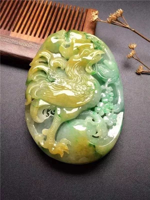 黄加绿翡翠是一种什么样的翡翠？它的价值如何？  第5张