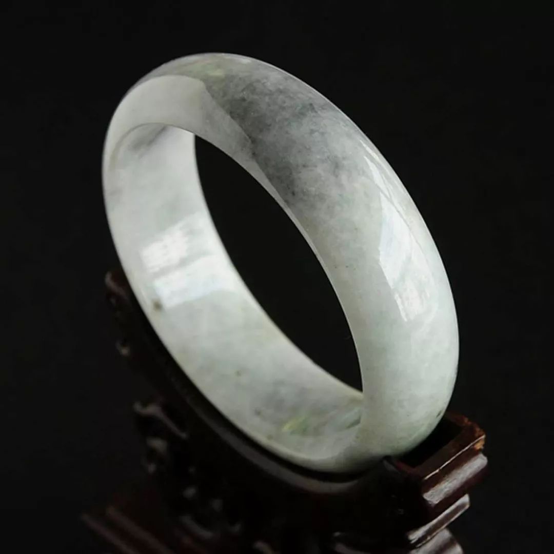 豆种翡翠手镯的价格一般是多少？豆种翡翠手镯有哪些种类？  第7张