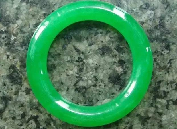 翡翠鉴定标准都有哪些？这些标准能不能起到鉴定的作用？   第2张