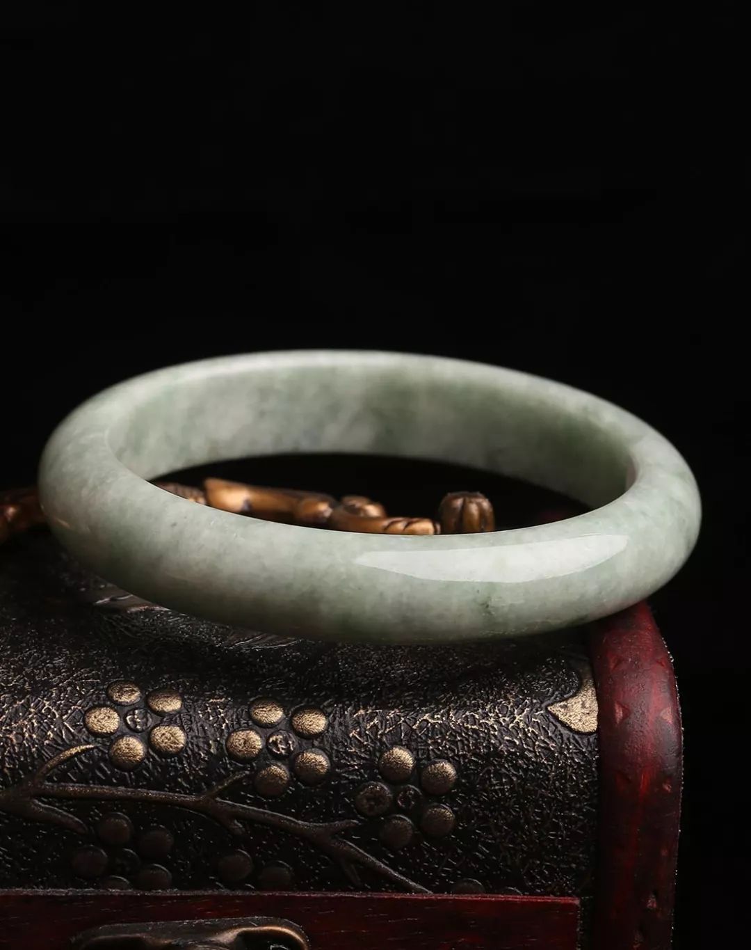 豆种翡翠手镯的价格一般是多少？豆种翡翠手镯有哪些种类？  第3张