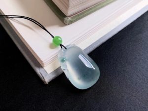冰种黄翡翠的价格老坑种翡翠福瓜吊坠   第1张