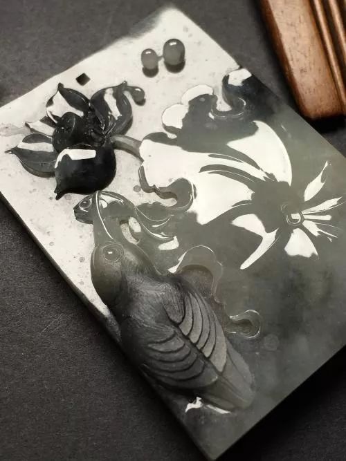 乌鸡种翡翠到底是不是“黑马”？它目前的市场前景如何呢？乌鸡种翡翠到底是不是“黑马”？它目前的市场前景如何呢？  第14张