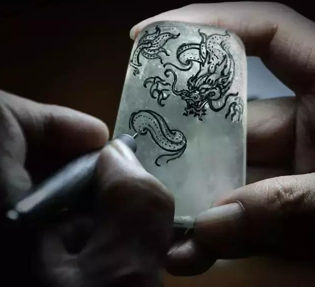 浅谈翡翠玉雕、收藏，千万别把翡翠的价格当作是它的价值  第4张