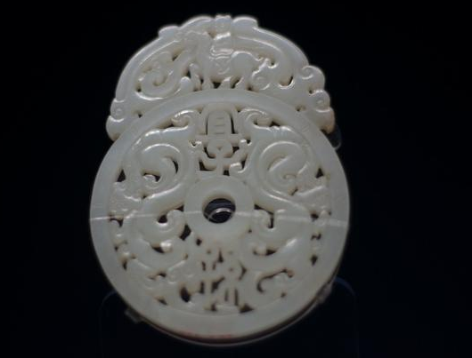 云南翡翠批发市场花谷翡翠和玉的区别你弄懂了吗  第4张