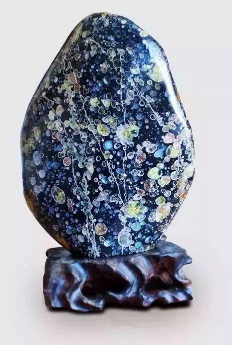 戴翡翠手镯有什么好处我国特有的玉石，你知道几个，那种最值钱？  第2张