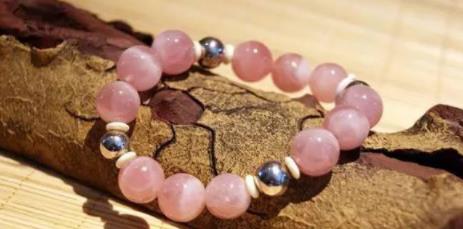 两万元的紫罗兰翡翠手镯超强治愈系的粉水晶，具体有什么功效？  第2张