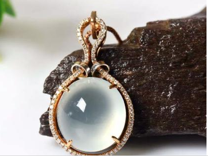 真玻璃种翡翠玉镯中国未来翡翠市场价格将呈现如何的变化？  第5张