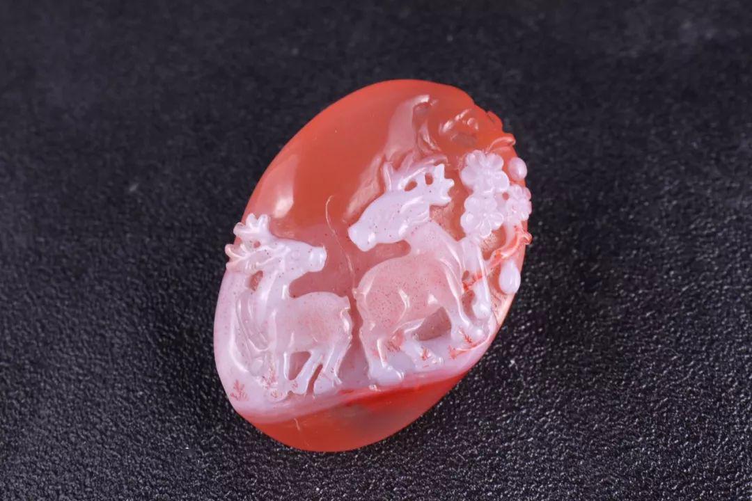 注色的翡翠手镯图片鲜为人知的异色南红之美  第9张