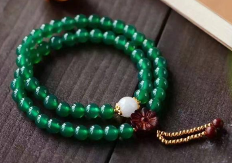 翡翠玉镯子当铺是玉髓还是玉，你分清了吗？  第4张