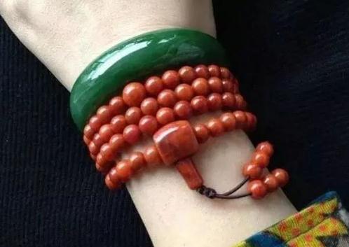 缅甸翡翠矿开采视频珠宝叠戴有禁忌，戴不对竟会毁珠宝？  第3张