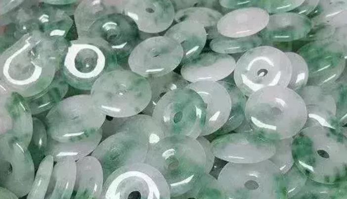 按照翡翠的价格给翡翠定个档，不知您的翡翠在第几档？  第3张