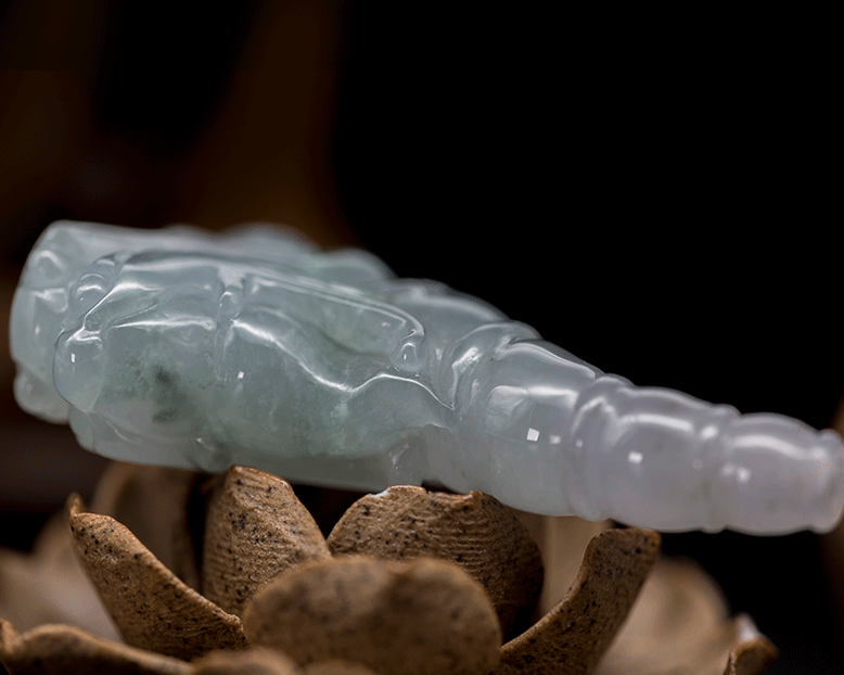 翡翠原石切出的图案是什么让翡翠价格一年上升30%？  第1张