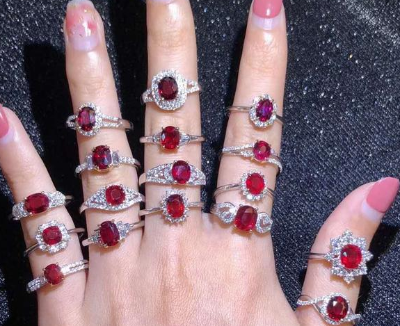 翡翠之塔精校百度网盘1克拉红宝石戒指价格是多少？  第1张