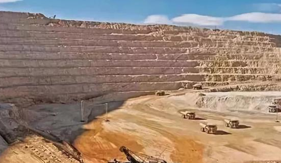 吊坠翡翠玉坦桑矿区宣布修建“长城”！绝矿之前，坦桑石还能涨价多少？  第2张