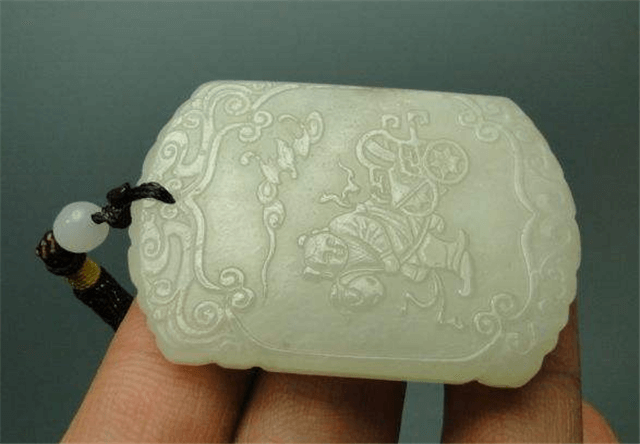 怎么买和田玉玉牌？行家手把手教你这些要点！   第1张