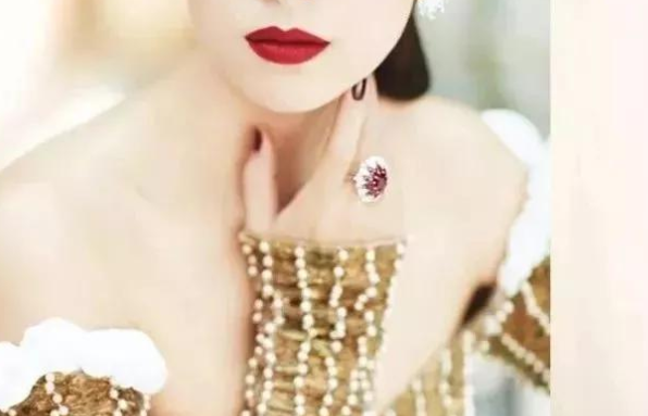 翡翠玉器批发价格超低彩色宝石价格多少？这个颜色的宝石5年价格翻五倍！  第9张