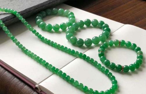 35加的女性选择珠宝不能随便，需要展现高级感，该选什么珠宝呢  第5张