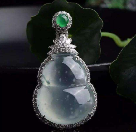 在线鉴别翡翠你要知道必要的一些珠宝色彩的搭配技巧  第3张