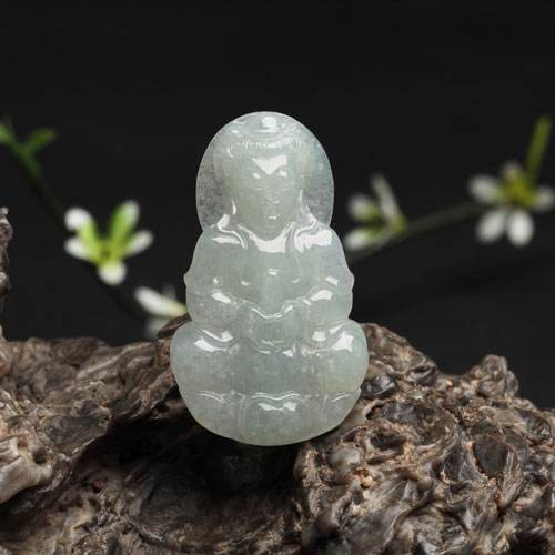 翡翠原石沟带白色冰糯种翡翠价格高吗？看完对白色冰糯种翡翠有新认识！   第1张