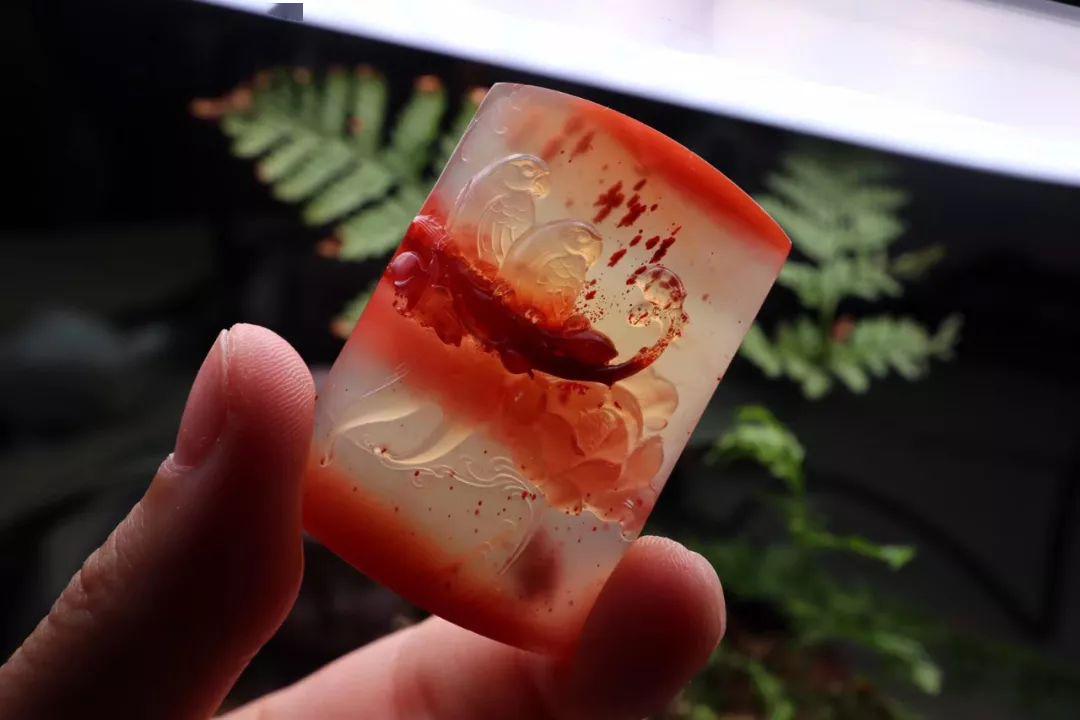 注色的翡翠手镯图片鲜为人知的异色南红之美  第2张