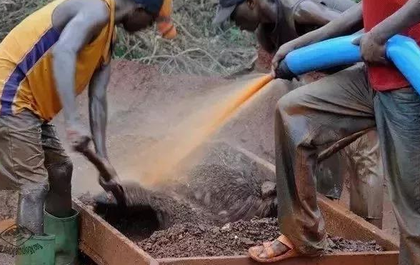 翡翠玉器批发价格超低彩色宝石价格多少？这个颜色的宝石5年价格翻五倍！  第13张