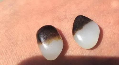 翡翠手镯越戴越棉红皮好遇，黑皮难寻！  第3张