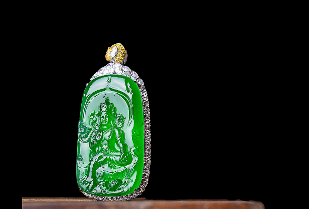 瑕疵翡翠手镯为何A货翡翠的价值相差如此之大？  第4张