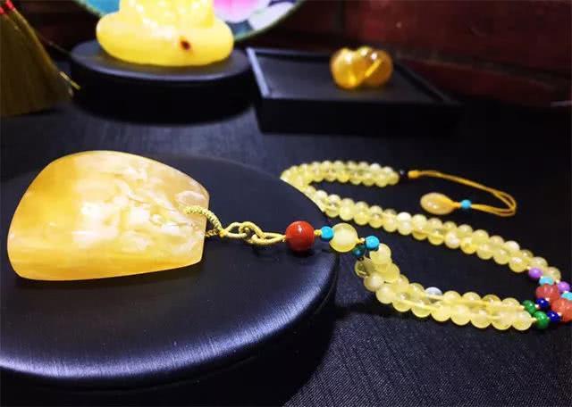 翡翠公盘缅甸原来琥珀和蜜蜡不一样，到底买哪个好？  第1张