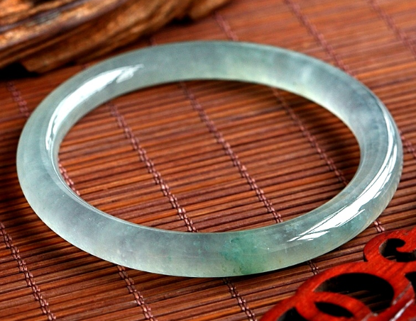 A货翡翠售价500？为何A货翡翠的价值相差如此之大？  第3张