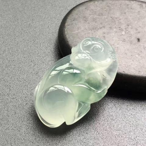 蓝水翡翠挂件有飘花的翡翠一定就是价格高的翡翠吗？  第5张