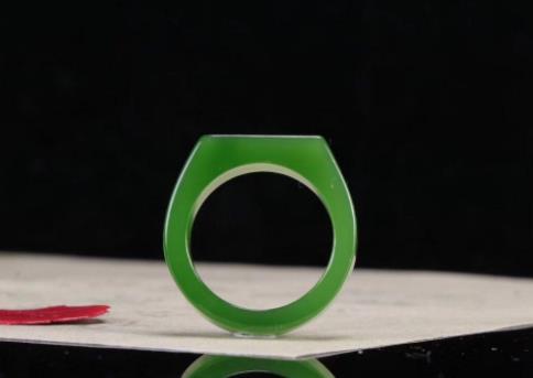 翡翠识别简单的方法收藏和田玉，成品还是原石价值高？  第2张