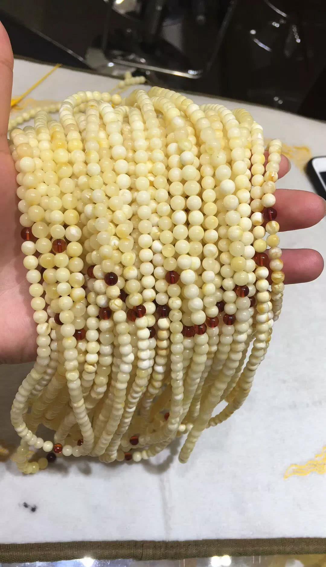 蜜蜡对身体功效，蜜蜡可以带着洗澡吗？  第3张