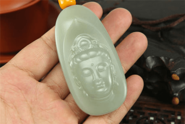 翡翠原石价格批发上等和田玉玉牌常见哪些题材，它们又有怎么样的寓意？   第1张