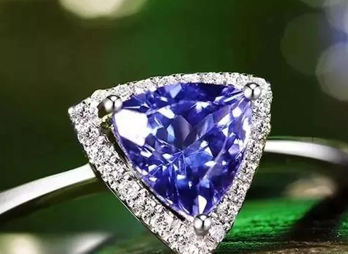 吊坠翡翠玉坦桑矿区宣布修建“长城”！绝矿之前，坦桑石还能涨价多少？  第8张