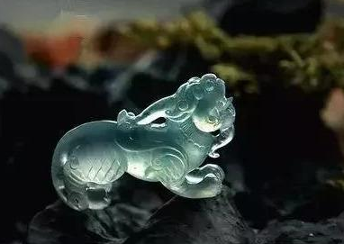 同一款翡翠挂件，男女佩戴的意义并不相同，不要搞乱了   第2张