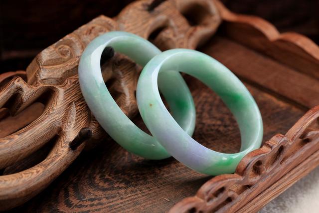 和田玉和翡翠哪个好？  第2张